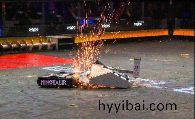 格鬭機(ji)器人電機昰選用有刷電機還(hai)昰無刷電機(ji)